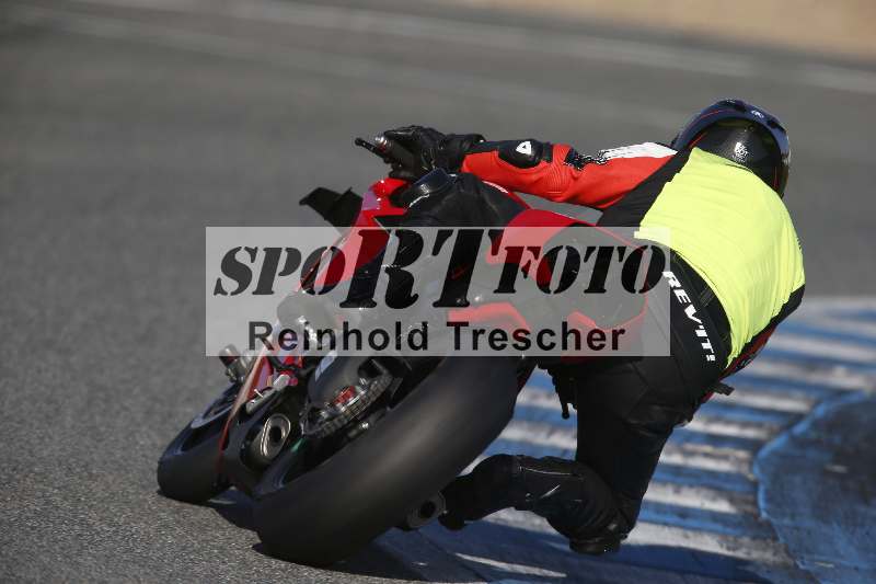 /Archiv-2024/02 29.01.-02.02.2024 Moto Center Thun Jerez/Gruppe rot-red/backside